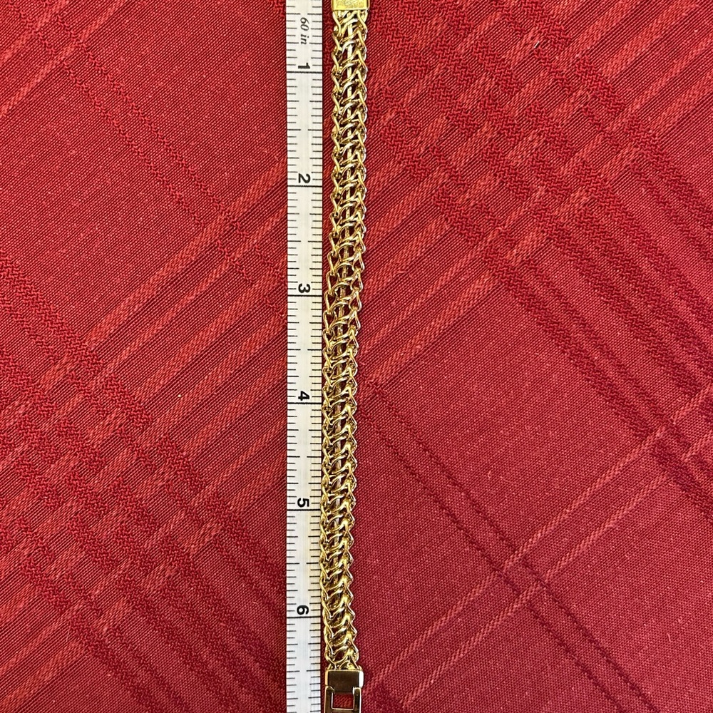 Elegant Gold Chain Bracelet